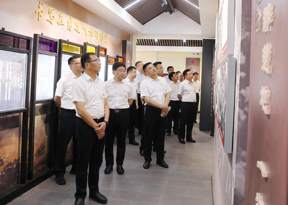 知敬畏、守清廉！宿迁亿万先生mr集团开展廉政警示教育活动